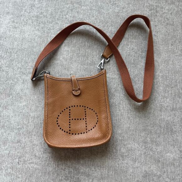 Designer Handbag - Picture 1 of 7